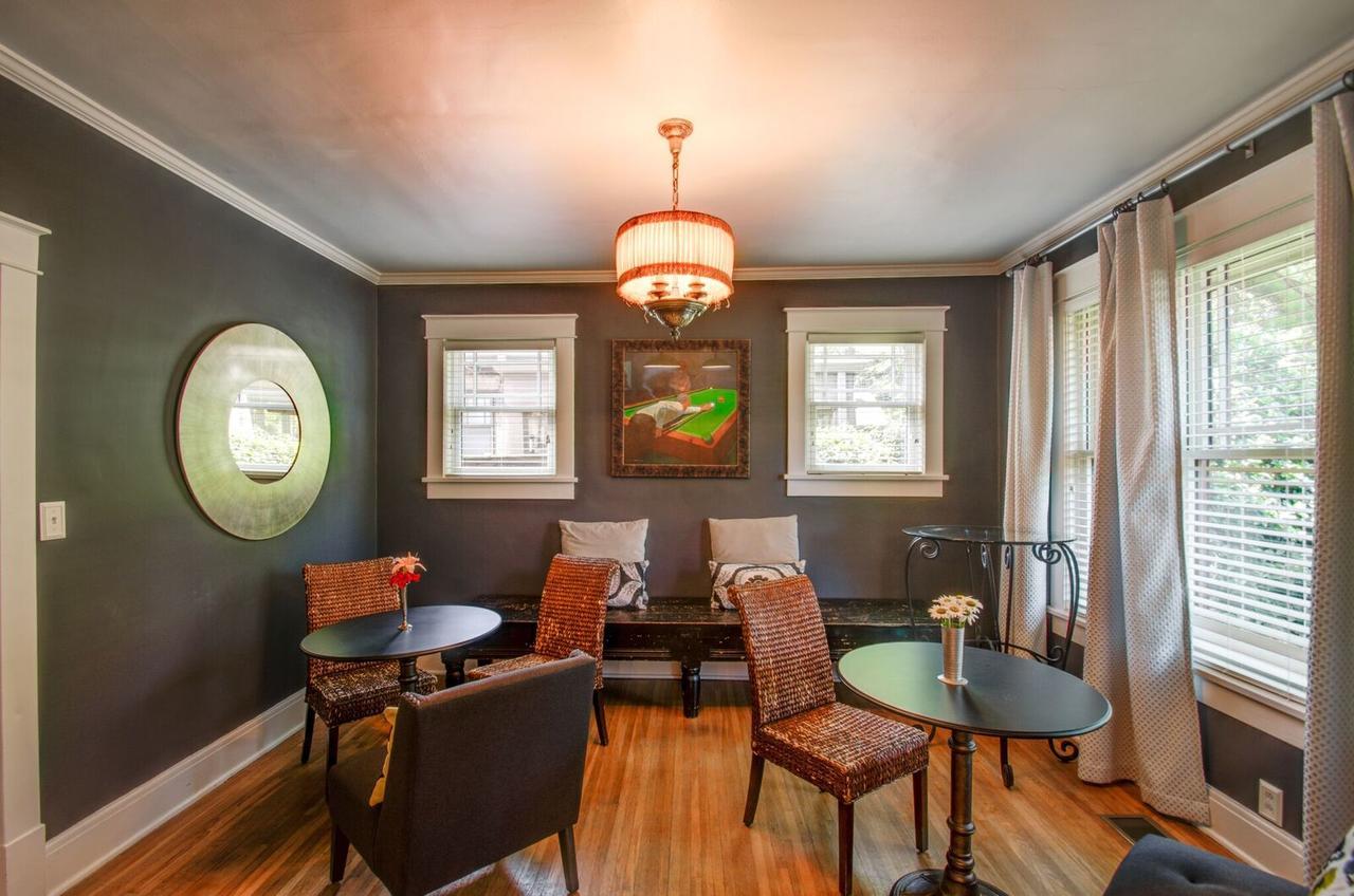Belmont Blvd Bed & Breakfast